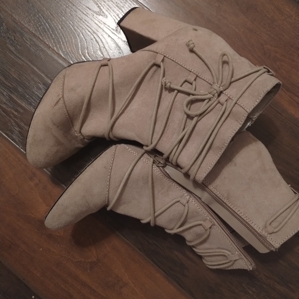 Boots - Picture 3 of 3